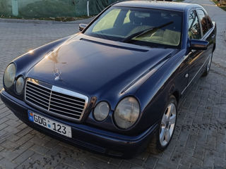 Mercedes E-Class foto 2