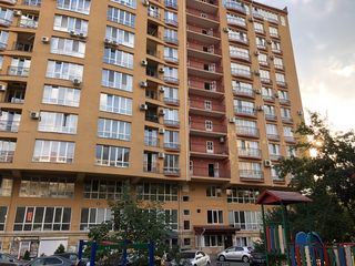 2-х комнатная квартира, 98 м², Центр, Кишинёв