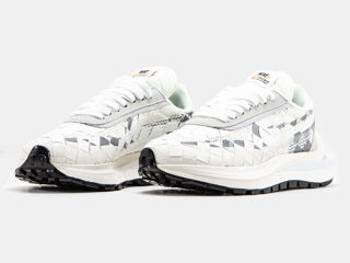 Nike Sacai VaporWaffle White x Jean Paul Gaultier foto 2