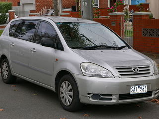 Toyota Avensis Verso foto 1