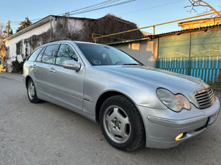 Mercedes C-Class foto 9