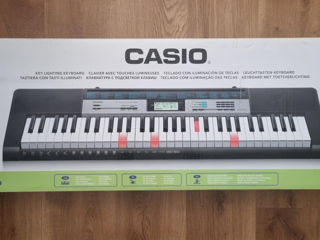 Синтезатор  Casio