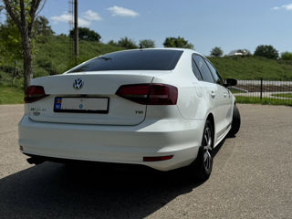 Volkswagen Jetta foto 5