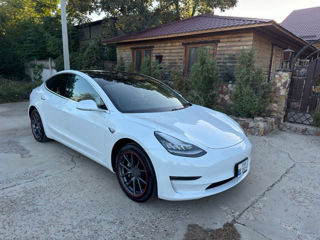 Tesla Model 3 foto 1