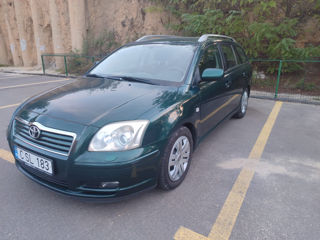 Toyota Avensis foto 2