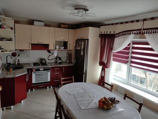 Apartament cu 4 camere, 94 m², Centru, Comrat foto 2