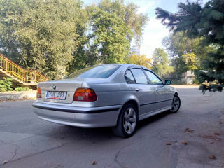 BMW 5 Series foto 6