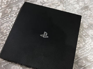 PlayStation 4 pro 2 tb foto 2