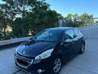 Peugeot 208 foto 4