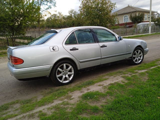 Mercedes E-Class foto 3