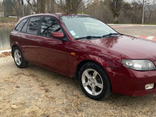 Mazda 323 foto 4