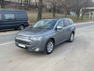 Mitsubishi Outlander foto 3