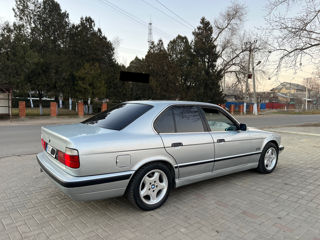 BMW 5 Series foto 4