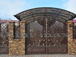 Copertine, garduri, balustrade, porți,  gratii, uși metalice și alte confecții forjate.