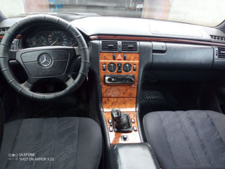 Mercedes E-Class foto 2