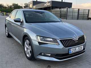 Skoda Superb foto 1