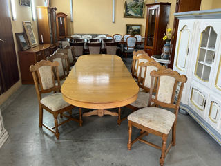 Masa ovala cu 8 scaune din lemn natural foto 1