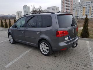 Volkswagen Touran foto 2