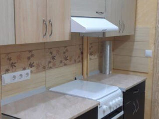 Установка кухонной вытяжки вентиляции над плитой на кухне с выводом на улицу алмазное сверление d