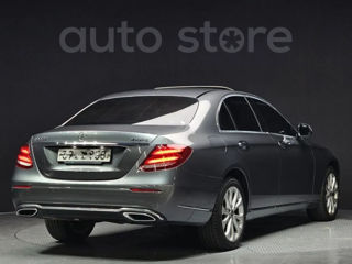 Mercedes E-Class foto 2