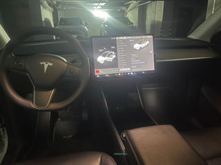 Tesla Model Y foto 6