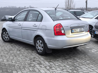 Hyundai Accent foto 4