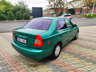 Hyundai Accent foto 3