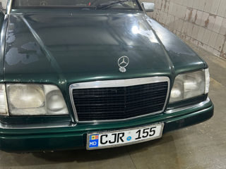 Mercedes Series (W123) foto 2