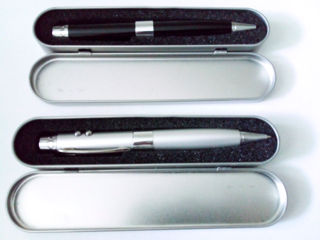 Хорошая стильная серебристая ручка, лазерная указка, ультрафиолет, usb flash 32GB, в виде сувенирa. foto 2