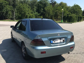 Mitsubishi Lancer foto 2