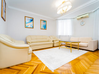 Apartament cu 2 camere, 62 m², Centru, Chișinău foto 2