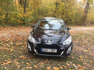 Peugeot 308 foto 1