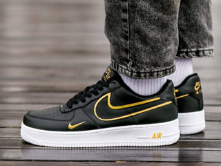 Nike Air Force 1 Low Black/Gold foto 4