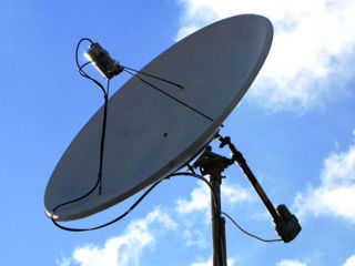 Спутниковая поворотная антенна с блоком управления SuperTask EZ2000 и пультом управления антенной
