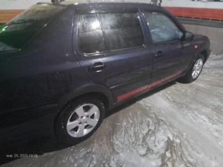 Volkswagen Vento foto 4