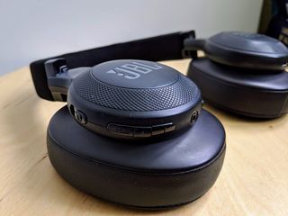 JBL E55BT. Беспроводные накладные наушники. foto 10