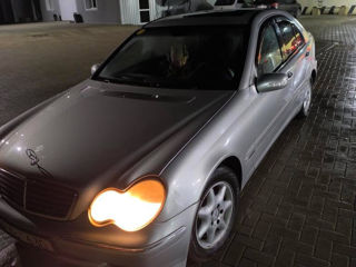 Mercedes C-Class foto 3