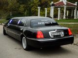 Lincoln Town Car exclusive black limousine foto 1