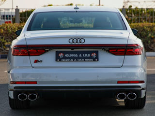 Audi S8 foto 7