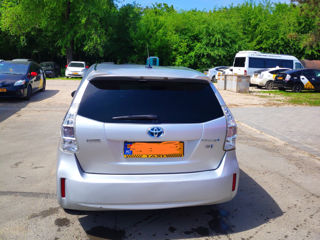 Toyota Prius v