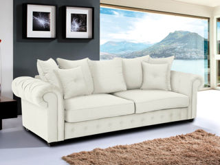 Canapea modernă cu design monoton