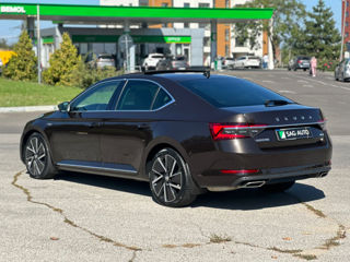 Skoda Superb foto 2