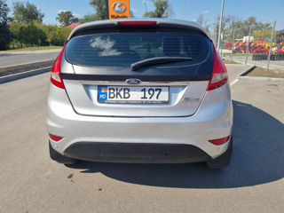 Ford Fiesta foto 5