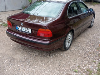 BMW 5 Series foto 4