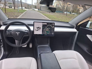 Tesla Model Y foto 8