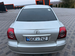 Toyota Avensis foto 6