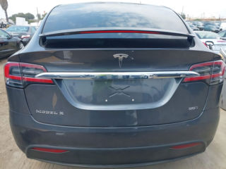 Tesla Model X foto 6