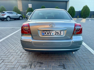 Toyota Avensis foto 4