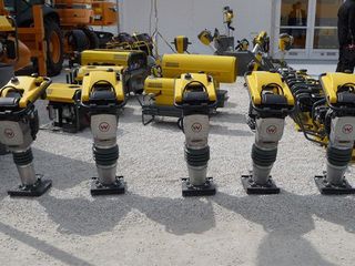 Chirie/Arenda/Vinzare mai compactor, rigla vibranta, elicopter, vibrator pentru beton si alte utilaj