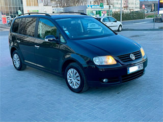 Volkswagen Touran foto 3